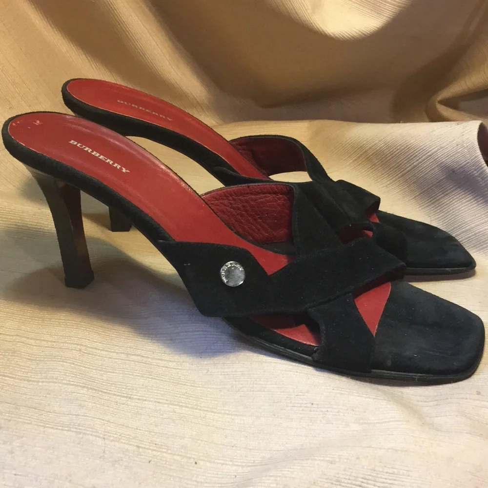 Burberry suede heel shoes
